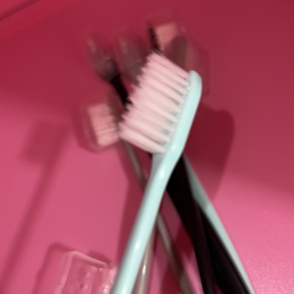 6 Piece Toothbrush Set - Picture 5 of 5